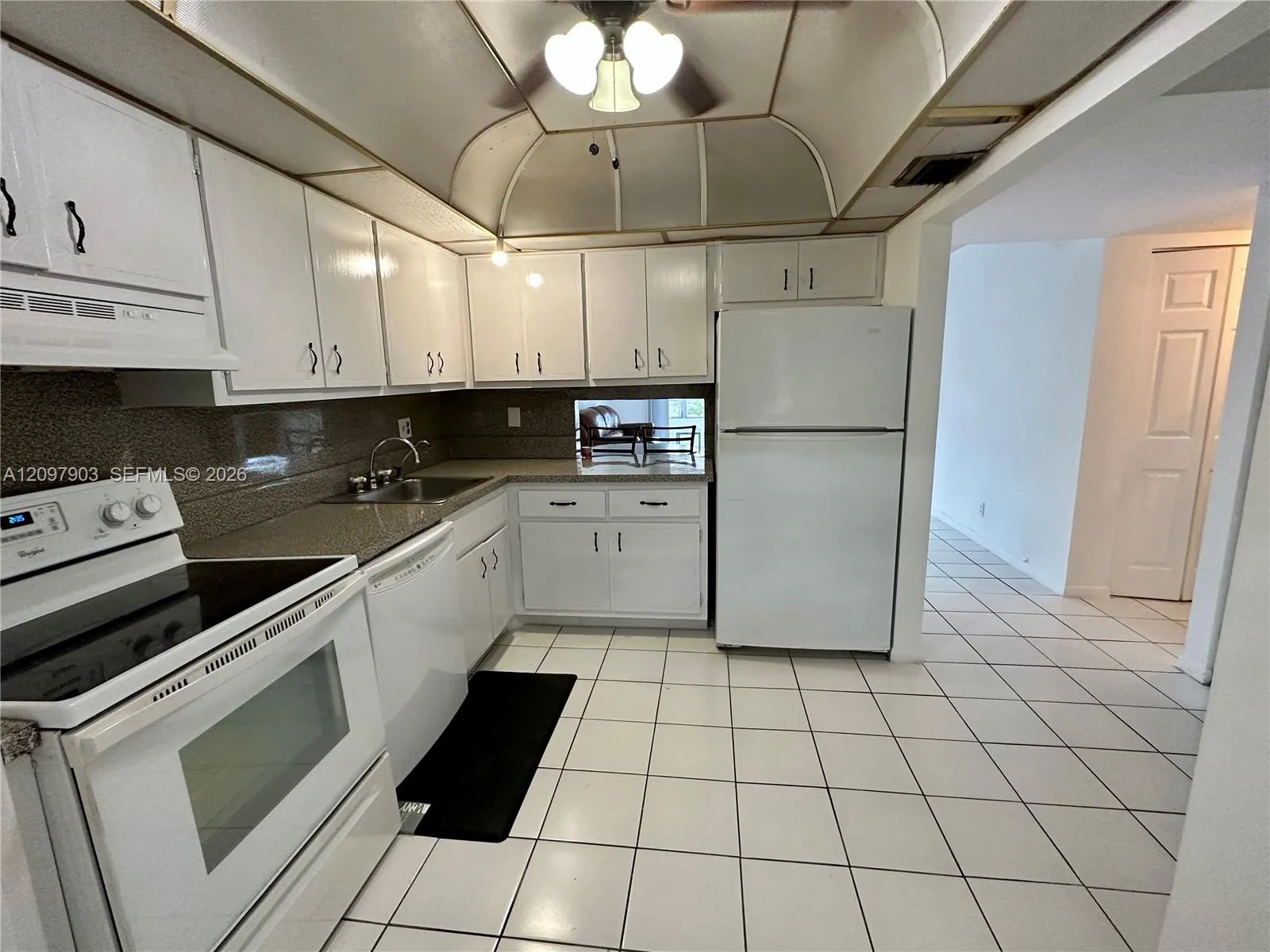 View details of listing 3051 NW 46th Avenue 203, Lauderdale Lakes, FL 33313 Lauderdale Lakes with MLS# 