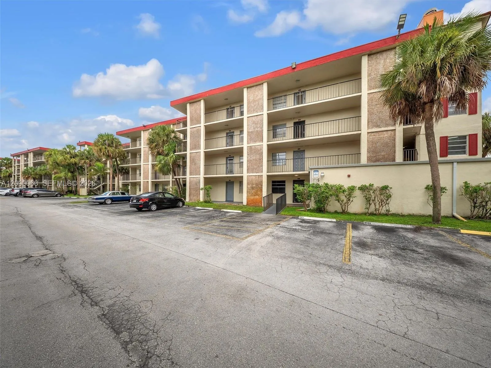 View details of listing 3070 NW 48th Terrace 111, Lauderdale Lakes, FL 33313 Lauderdale Lakes with MLS# 