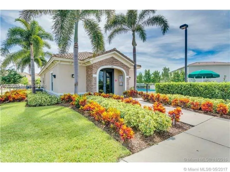 Listing  311 NE 194th Lane 311, Miami, FL 33179, Miami, FL 33179
