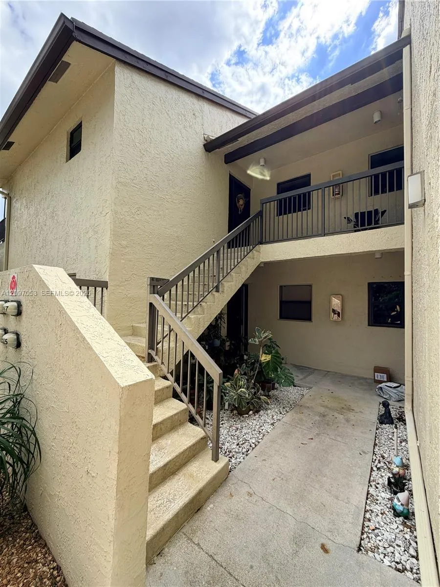View details of listing 3171 Cocoplum Circle 3382, Coconut Creek, FL 33063 Coconut Creek with MLS#