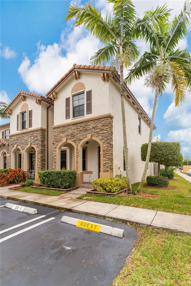View details of listing 3202 SE 6th Street, Homestead, FL 33033 Homestead with MLS#