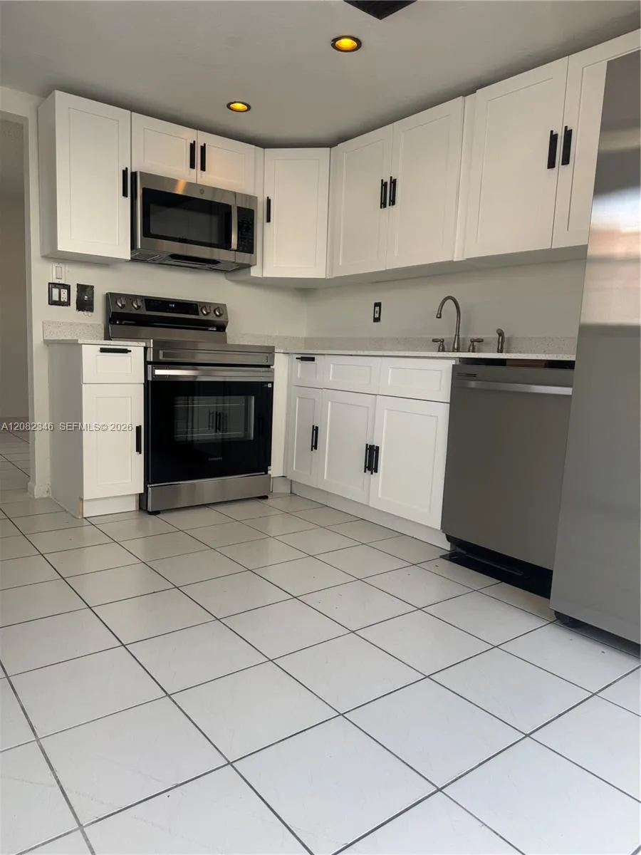 View details of listing 321 SW 1st Court K-4, Pompano Beach, FL 33060 Pompano Beach with MLS#