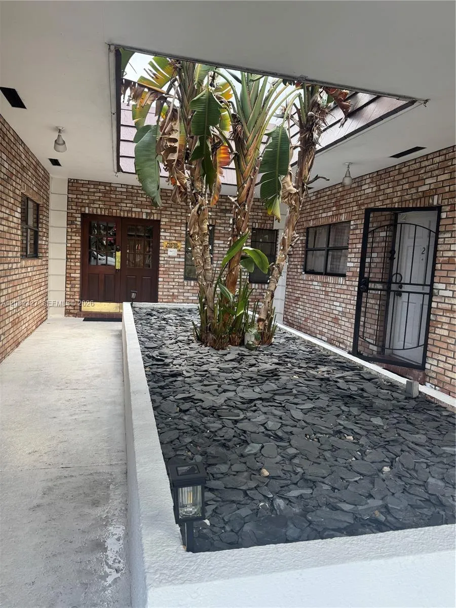 View details of listing 321 SW 1st Court K-4, Pompano Beach, FL 33060 Pompano Beach with MLS#