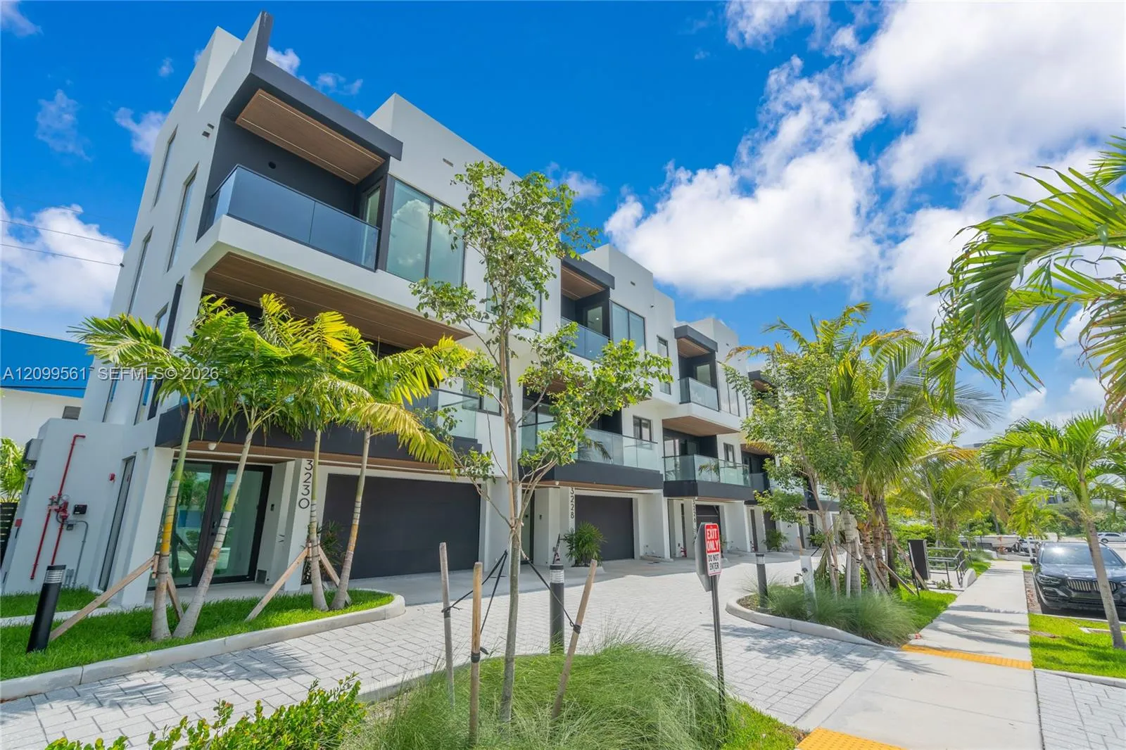 View details of listing 3224 NE 7th Street, Pompano Beach, FL 33062 Pompano Beach with MLS# 