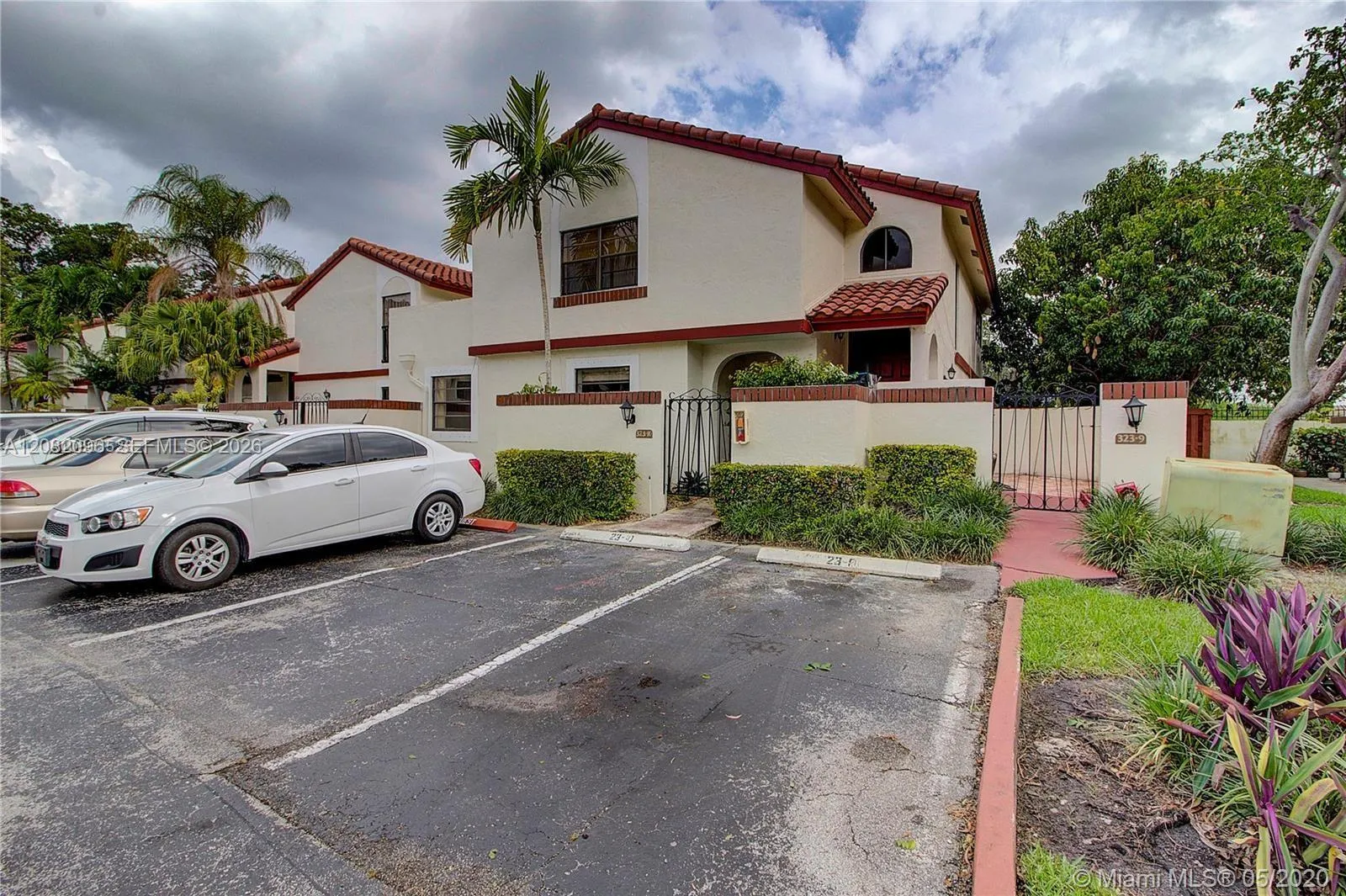 Listing  323 Ives Dairy Road 323-10, Miami, FL 33179, Miami, FL 33179