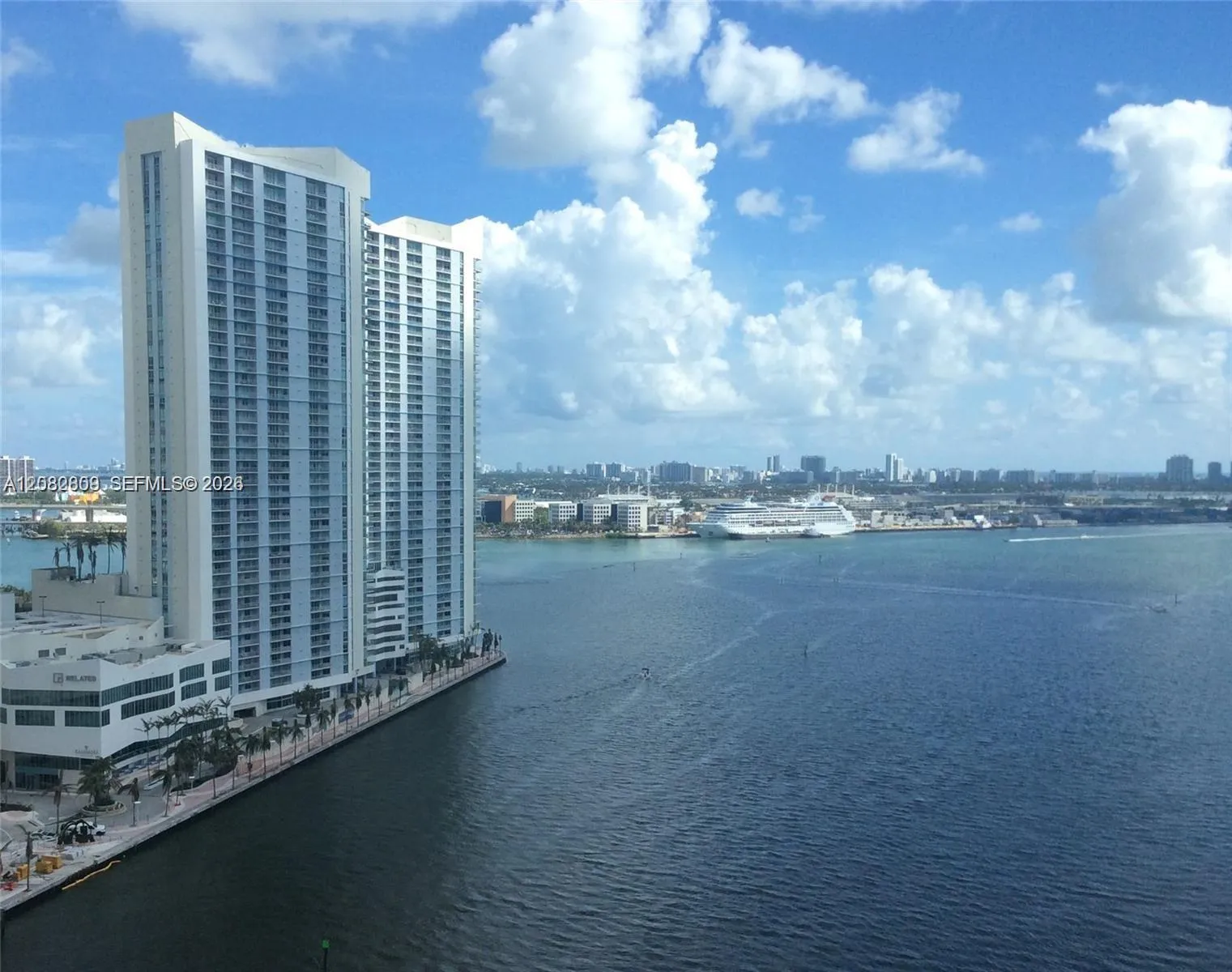 Listing  325 NE Biscayne Boulevard 1923, Miami, FL 33131, Miami, FL 33131
