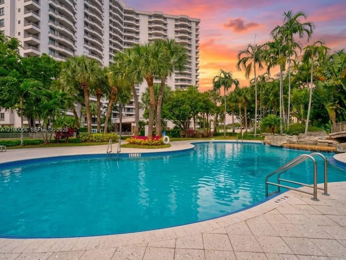 View details of listing 3300 NE 192nd Street 1612, Aventura, FL 33180 Aventura with MLS# 