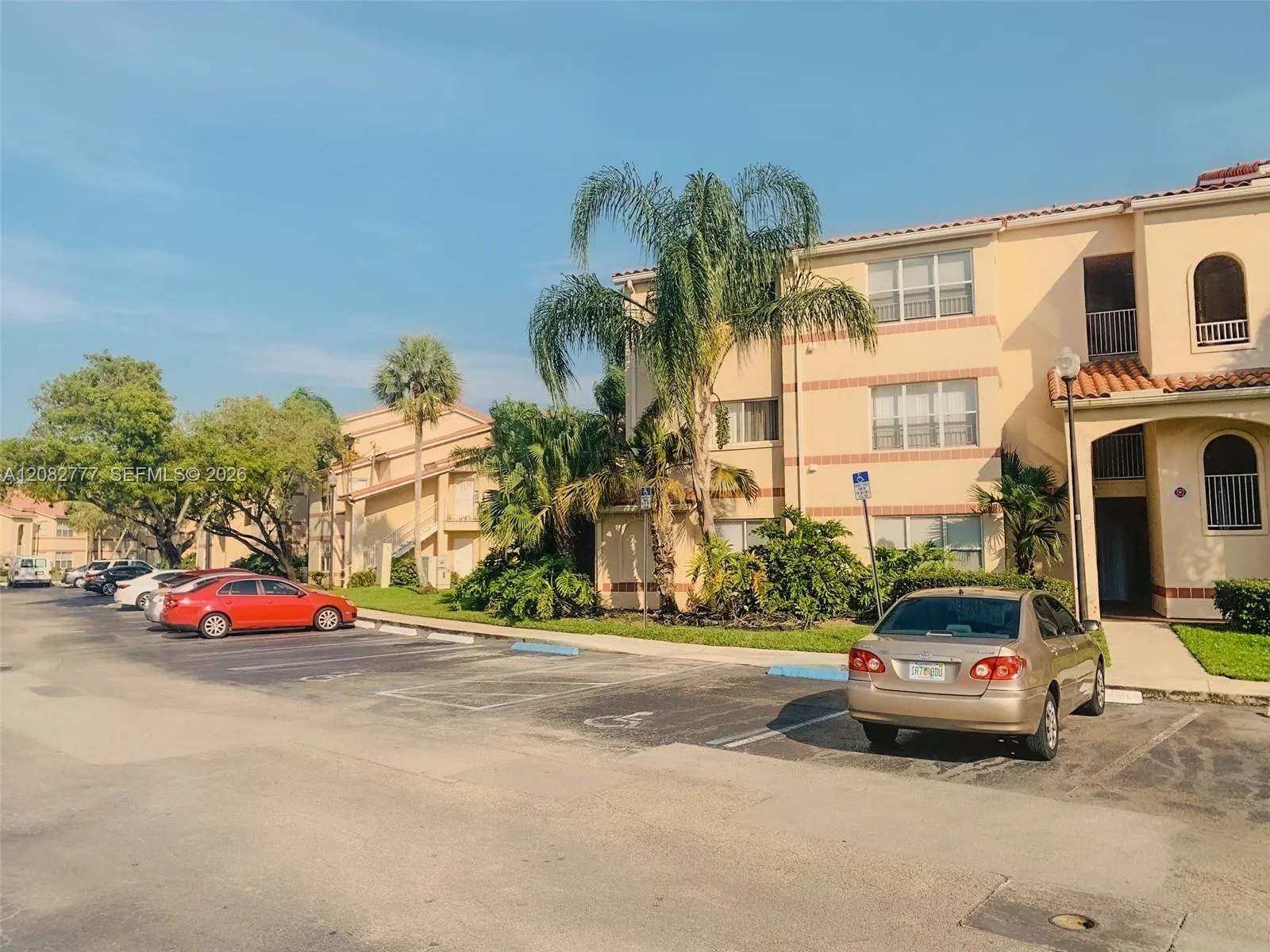 View details of listing 3380 N Pinewalk Drive N 1111, Margate, FL 33063 Margate with MLS# 