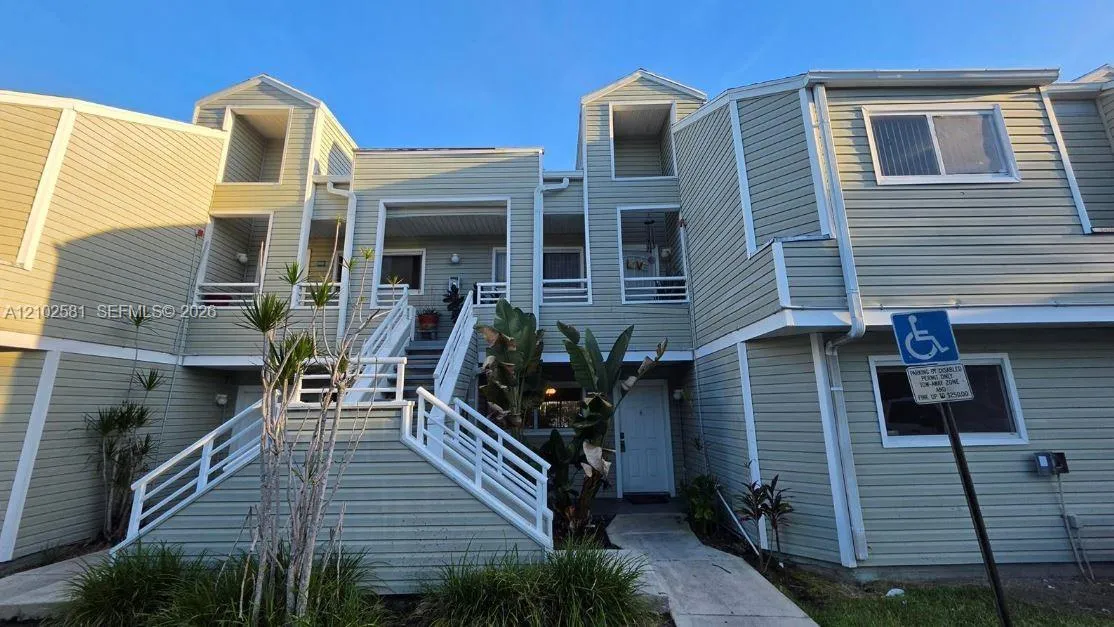 Listing  3401 NW 44th Street 201, Oakland Park, FL 33309, Oakland Park, FL 33309
