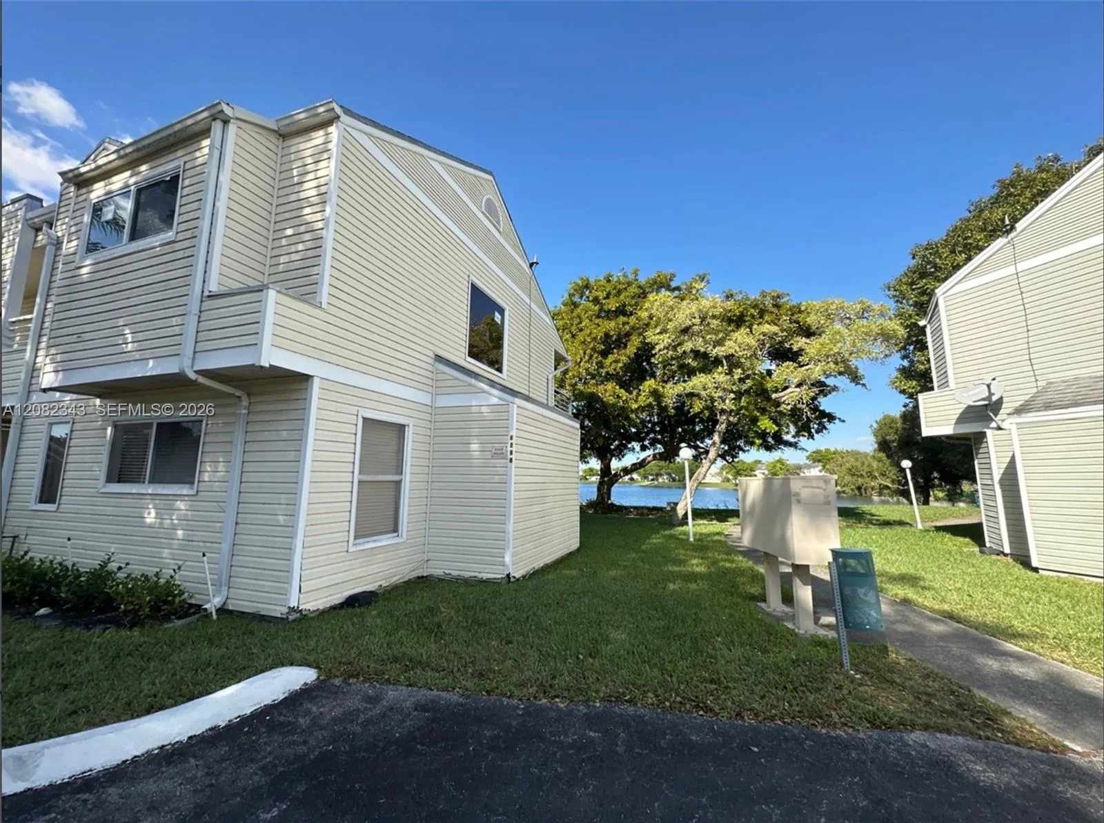 View details of listing 3405 NW 44th Street 204, Oakland Park, FL 33309 Oakland Park with MLS#