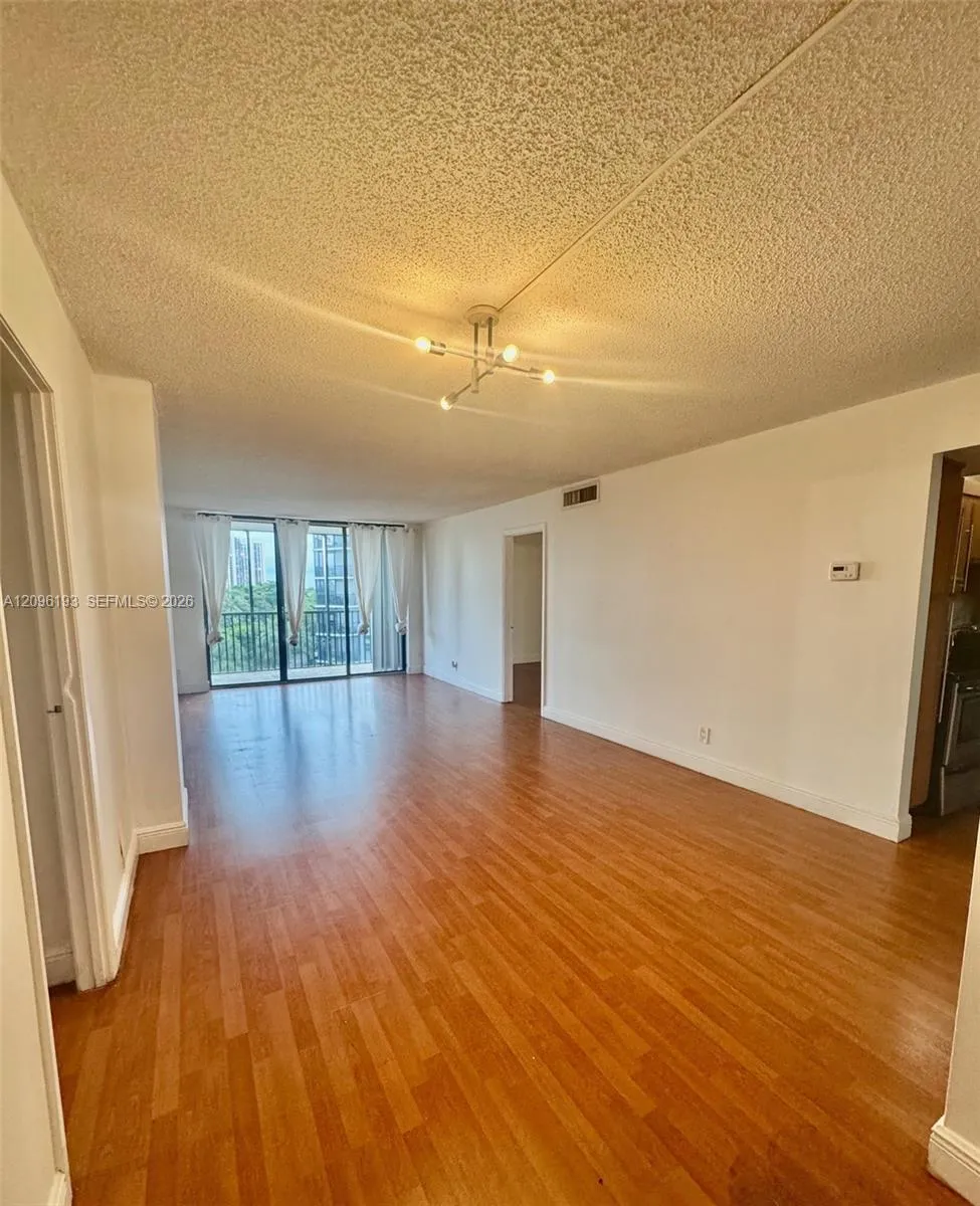 View details of listing 3475 N Country Club Drive 601, Aventura, FL 33180 Aventura with MLS# 