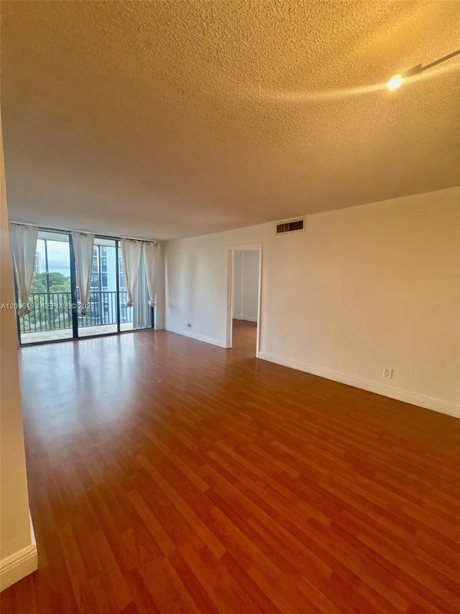 View details of listing 3475 N Country Club Drive 601, Aventura, FL 33180 Aventura with MLS# 