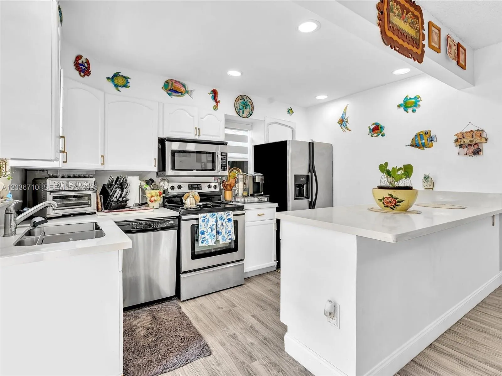 View details of listing 3483 SW 52nd Avenue, Pembroke Park, FL 33023 Pembroke Park with MLS#
