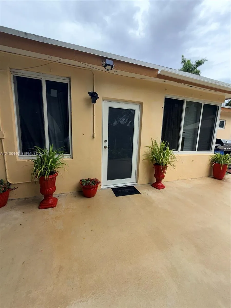 View details of listing 3580 NW 32nd Court Efficiency, Lauderdale Lakes, FL 33309 Lauderdale Lakes with MLS# 