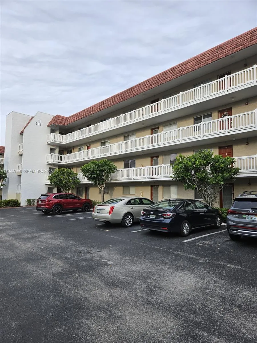 Listing  3591 Inverrary Drive 405, Lauderhill, FL 33319, Lauderhill, FL 33319