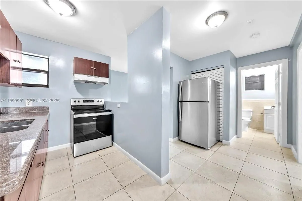 Listing  365 NW 8th Street 202, Miami, FL 33136, Miami, FL 33136
