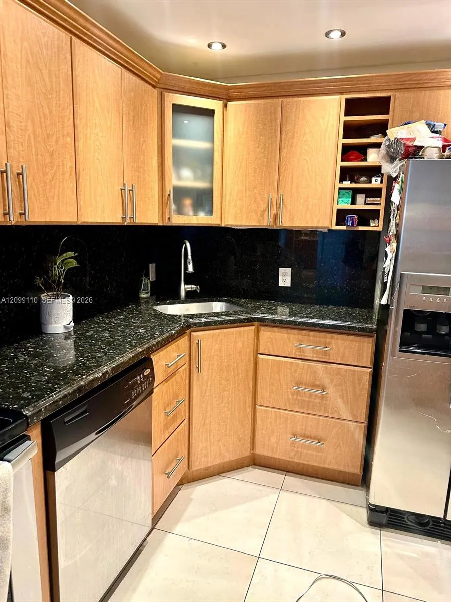 View details of listing 3675 N Country Club Drive 1504, Aventura, FL 33180 Aventura with MLS# 