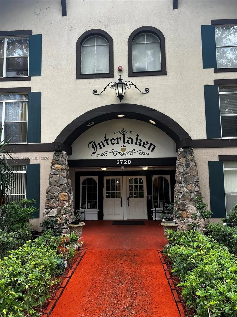 Listing  3720 Inverrary Drive 1W, Lauderhill, FL 33319, Lauderhill, FL 33319