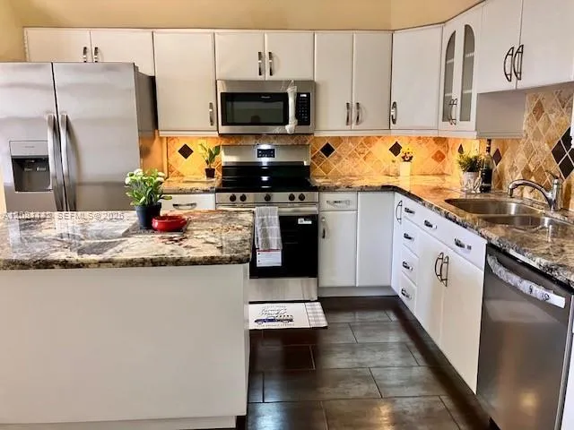 Listing  3910 Inverrary Boulevard 304-B, Lauderhill, FL 33319, Lauderhill, FL 33319