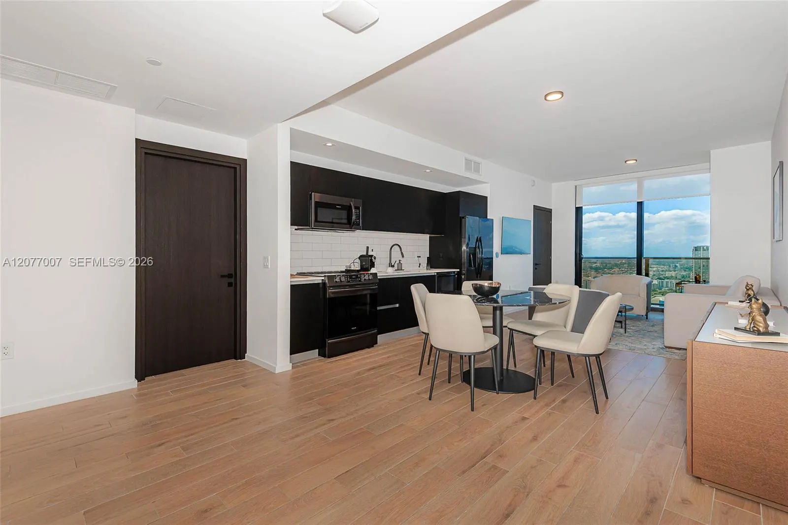 View details of listing 398 NE 5th 4118, Miami, FL 33132 Miami with MLS#