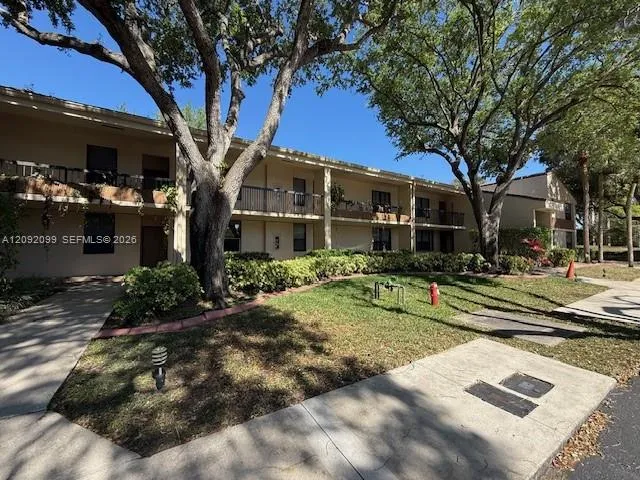 View details of listing 40 NW 76th Avenue 103-1, Plantation, FL 33324 Plantation with MLS# 
