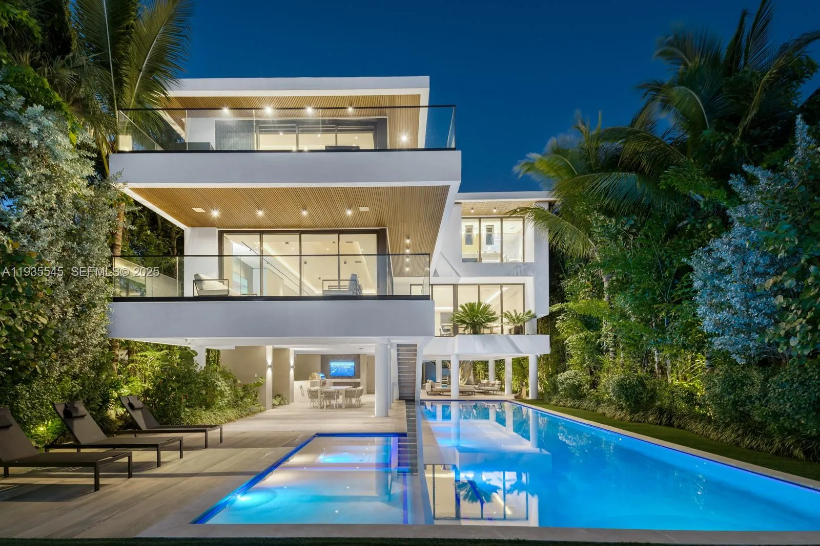 View details of listing 40 W Rivo Alto Drive, Miami Beach, FL 33139 Miami Beach with MLS#