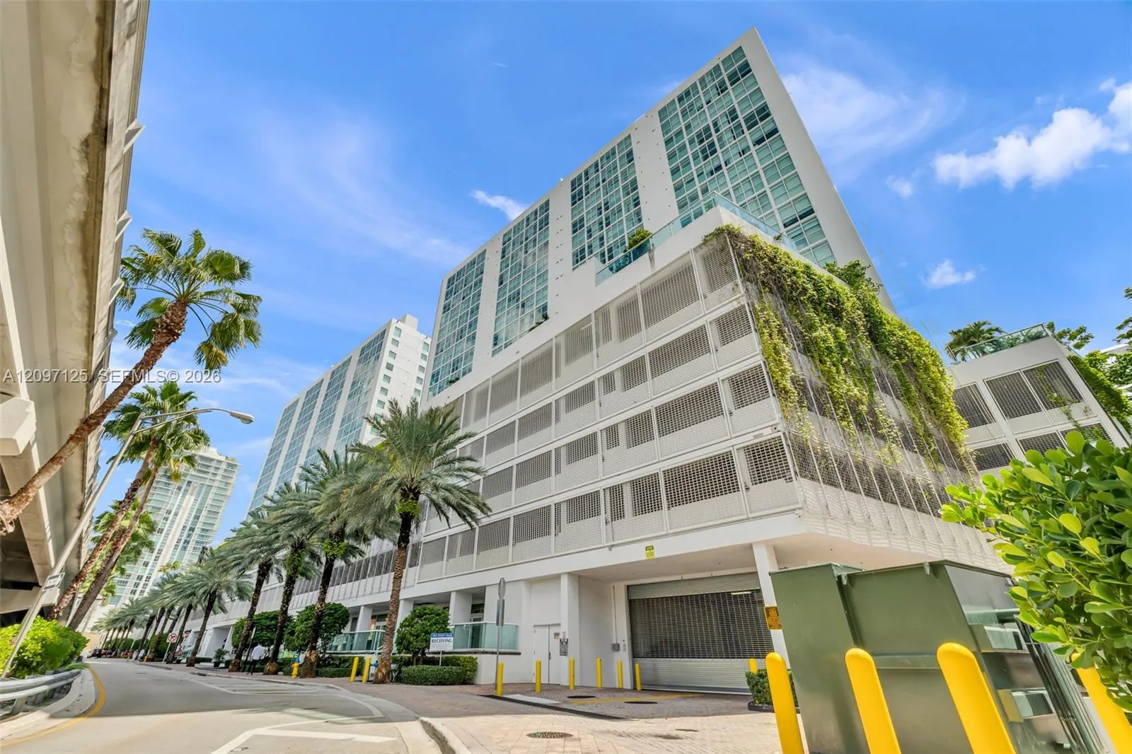 View details of listing 400 Sunny Isles Boulevard 916, Sunny Isles Beach, FL 33160 Sunny Isles Beach with MLS# 