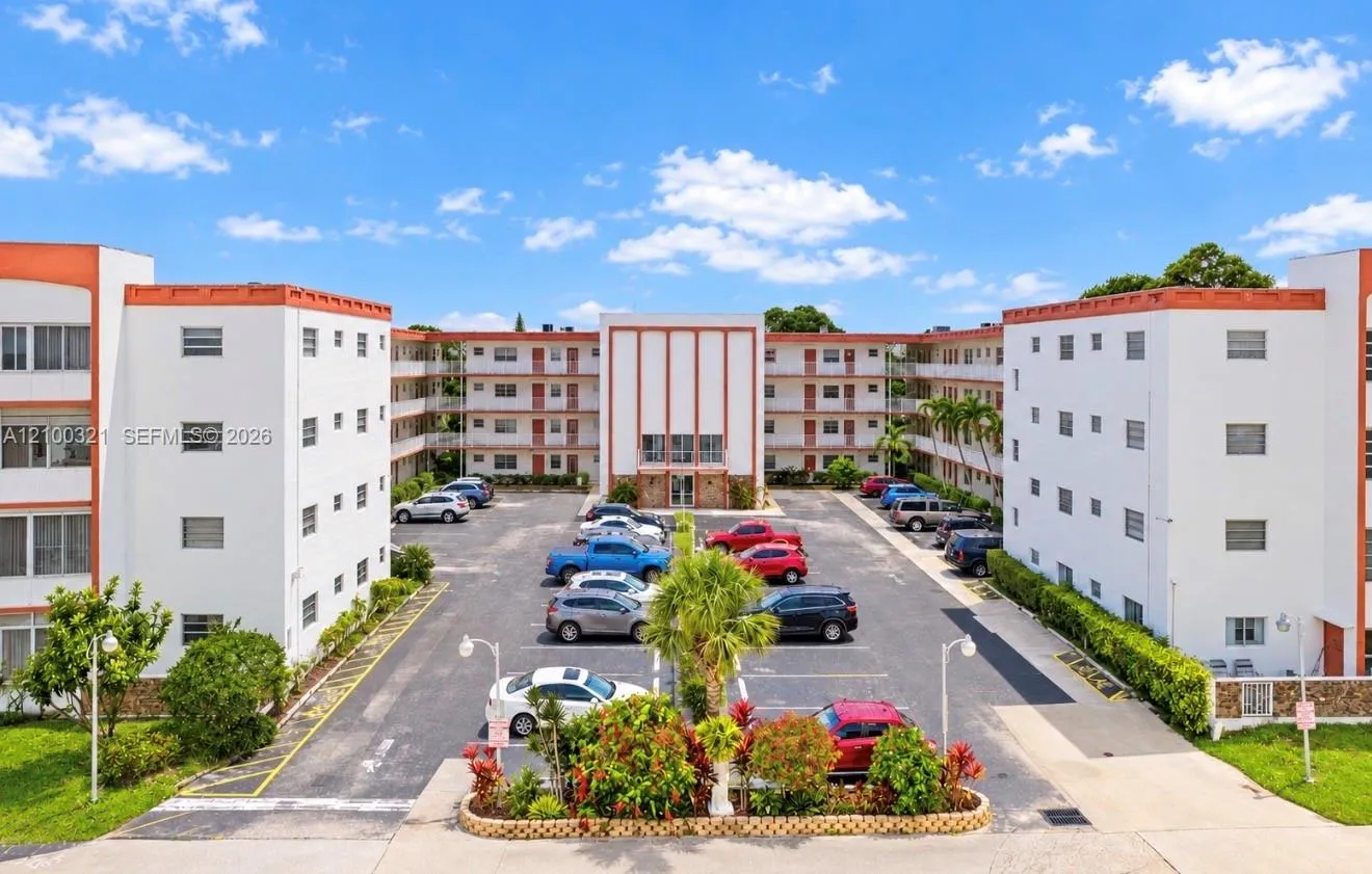 View details of listing 4000 NW 44th Avenue 113, Lauderdale Lakes, FL 33319 Lauderdale Lakes with MLS# 