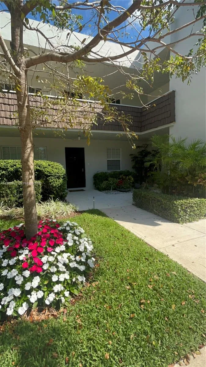 Listing  4017 N Cypress Drive 102, Pompano Beach, FL 33069, Pompano Beach, FL 33069