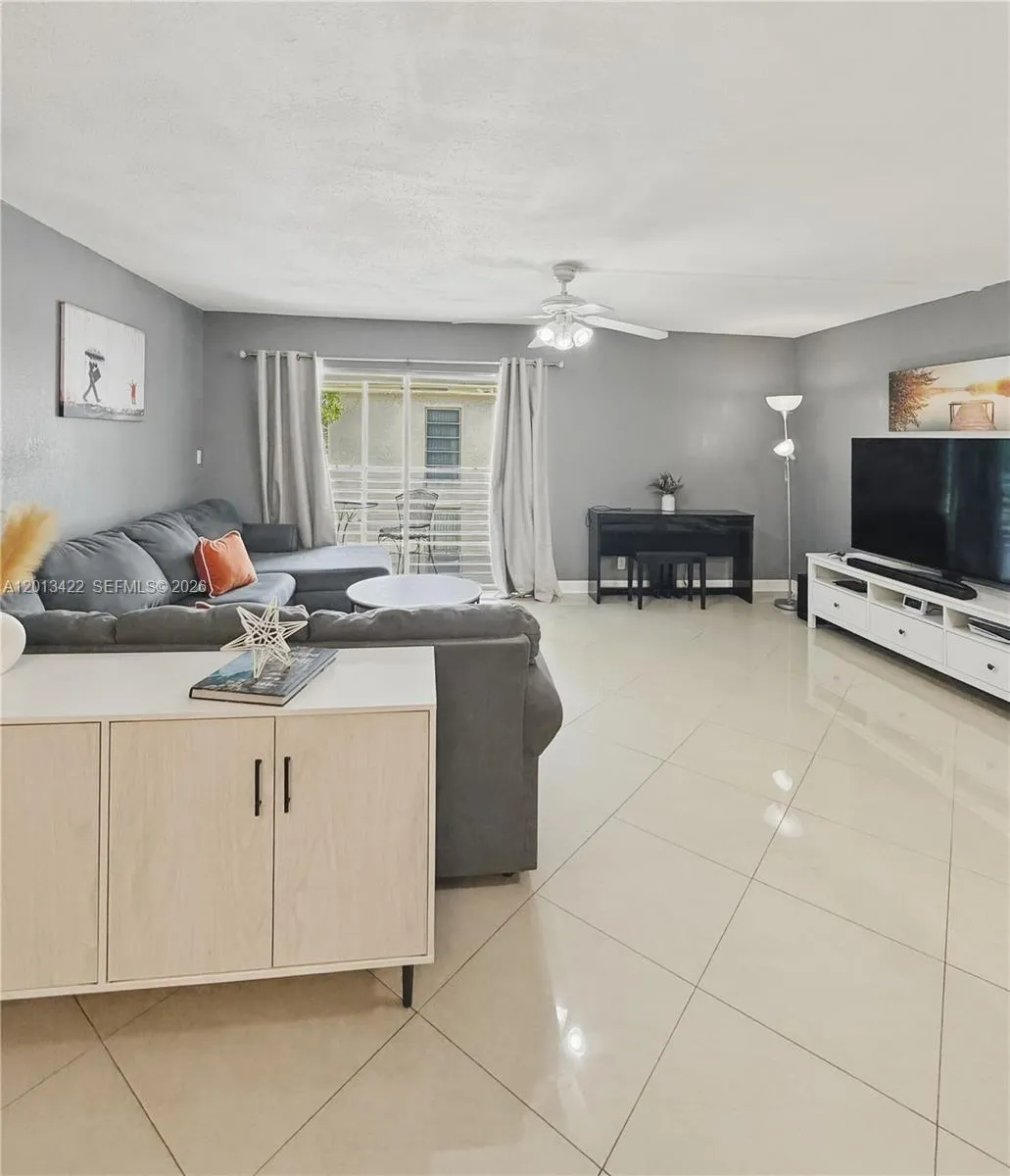 Listing  406 N Laurel Drive 207, Margate, FL 33063, Margate, FL 33063