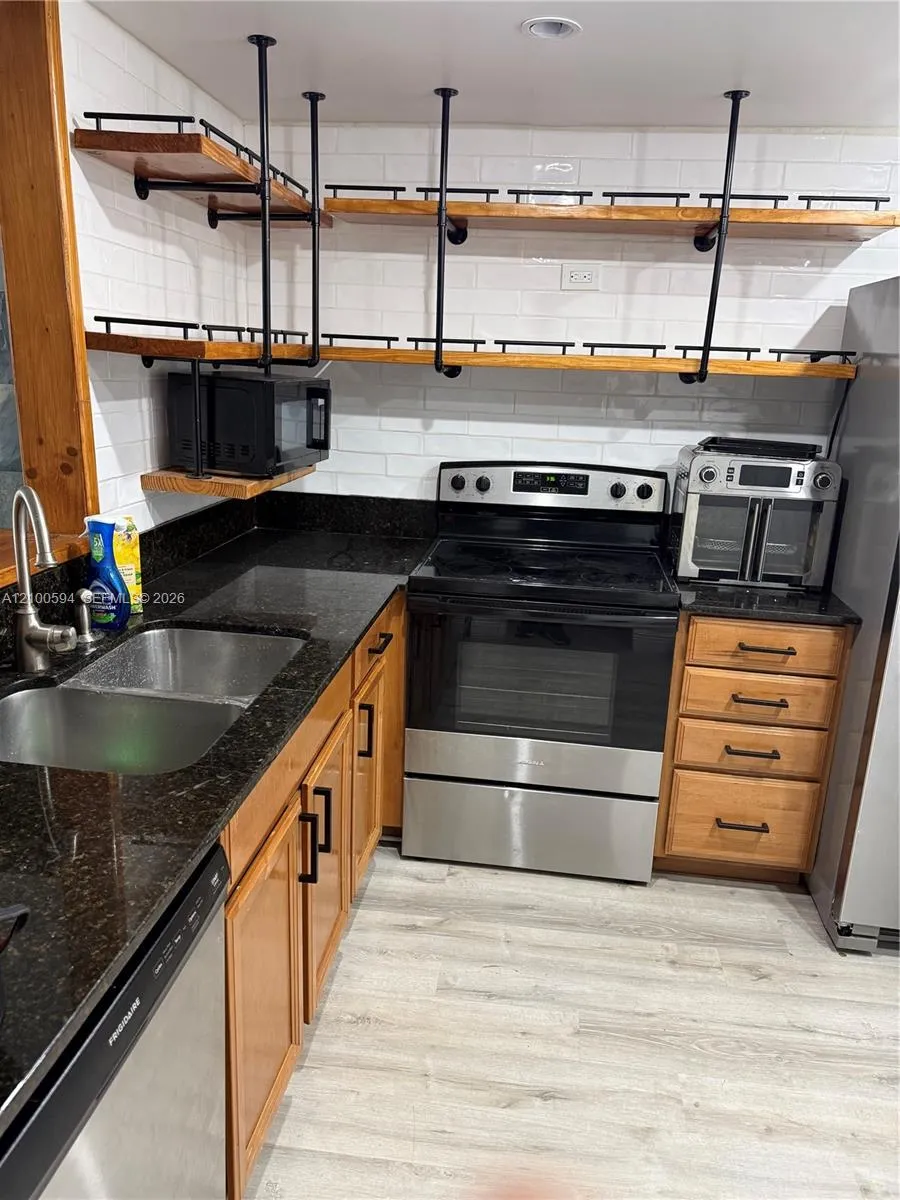 Listing  410 NW 68th Avenue 517, Plantation, FL 33317, Plantation, FL 33317