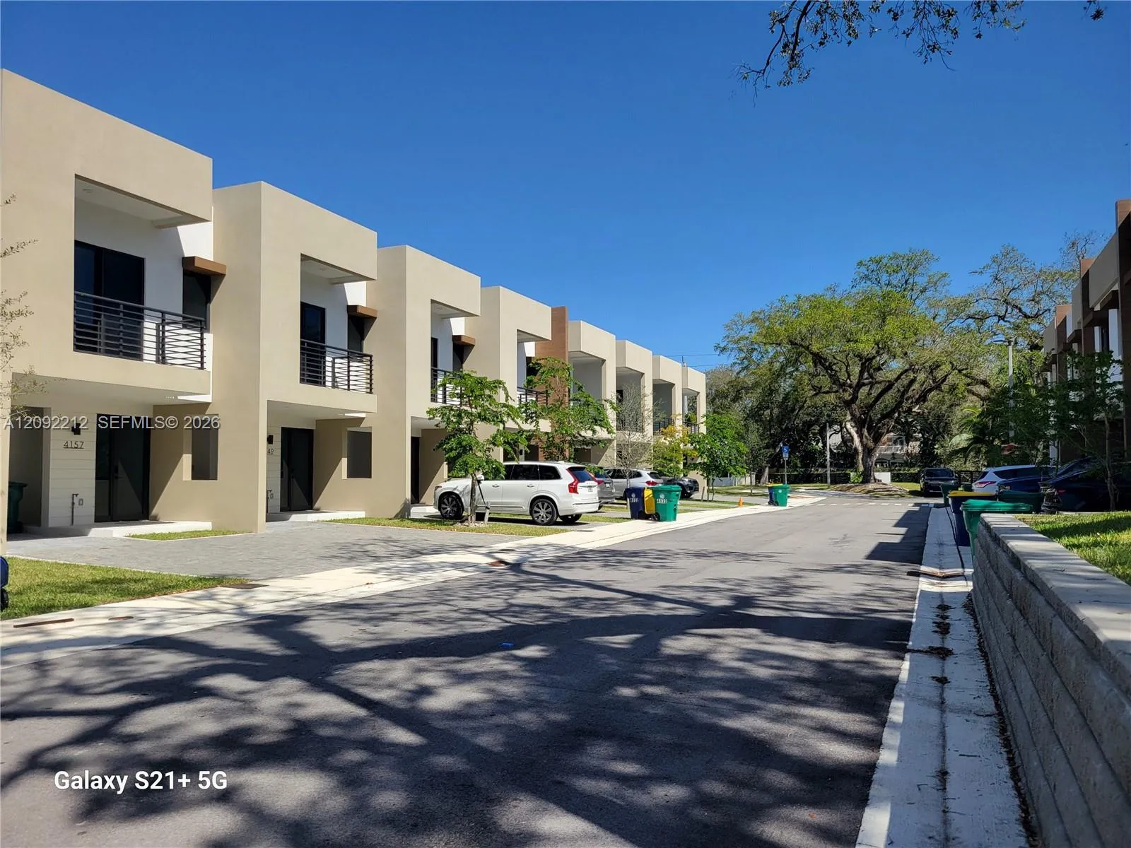 View details of listing 4141 N Oak Place, Dania Beach, FL 33314 Dania Beach with MLS# 