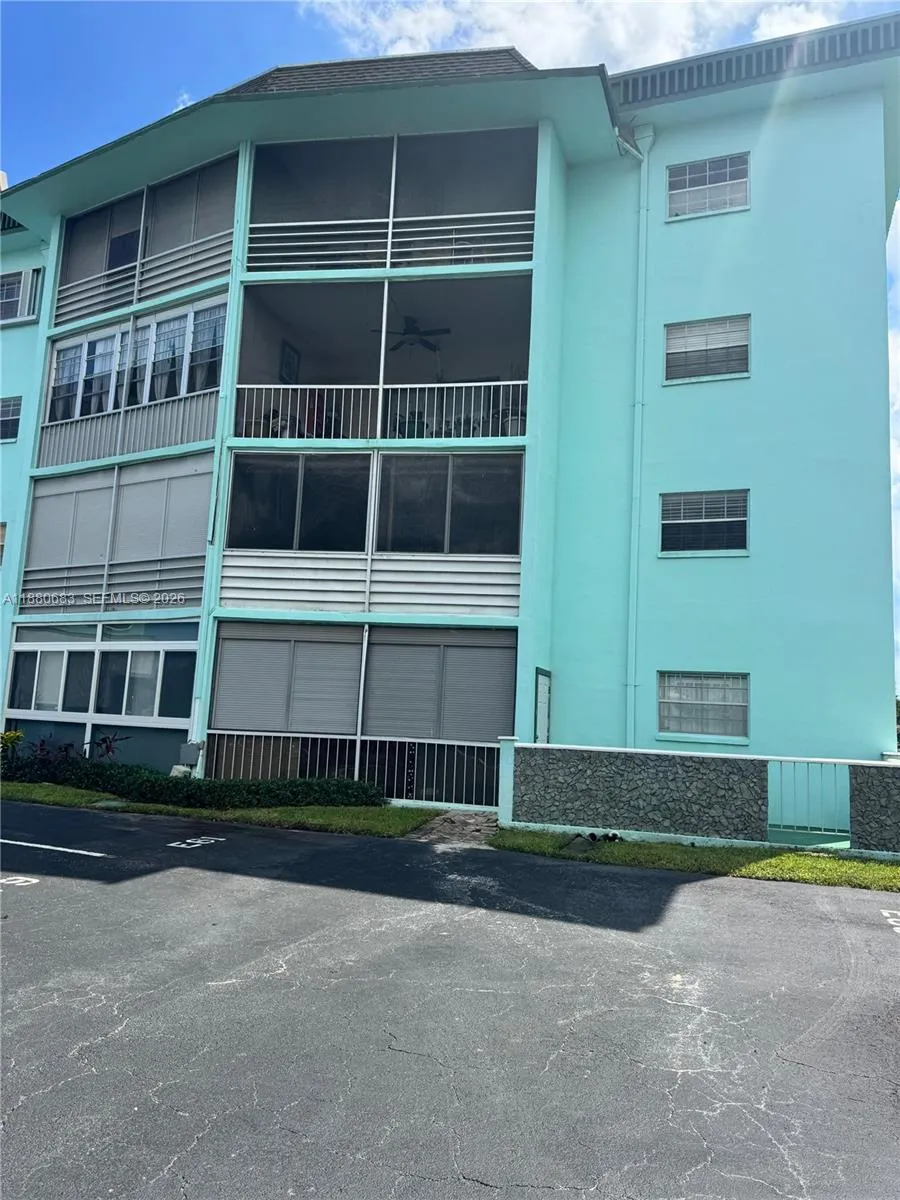 View details of listing 4141 NW 44th Avenue 117, Lauderdale Lakes, FL 33319 Lauderdale Lakes with MLS# 