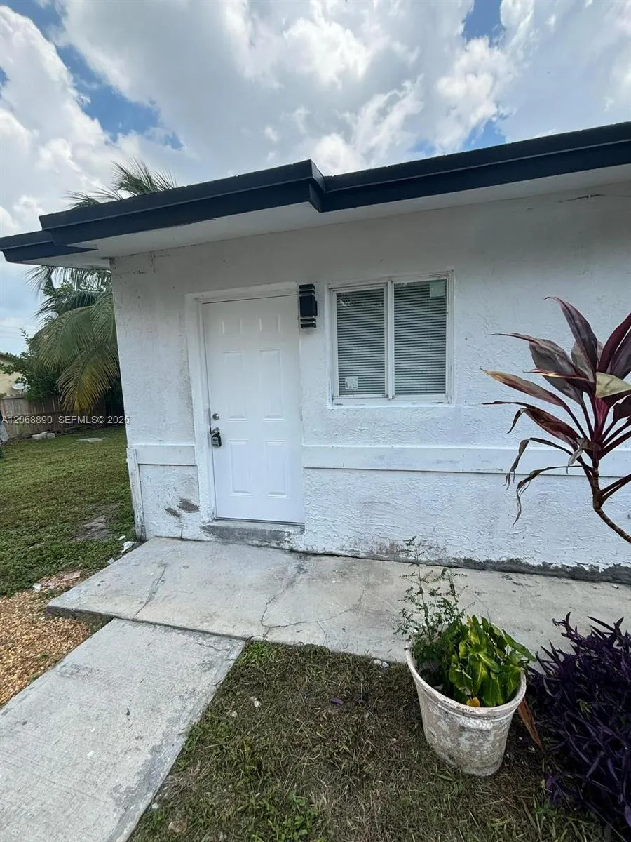 View details of listing 4145 SW 19th Street, West Park, FL 33023 West Park with MLS#