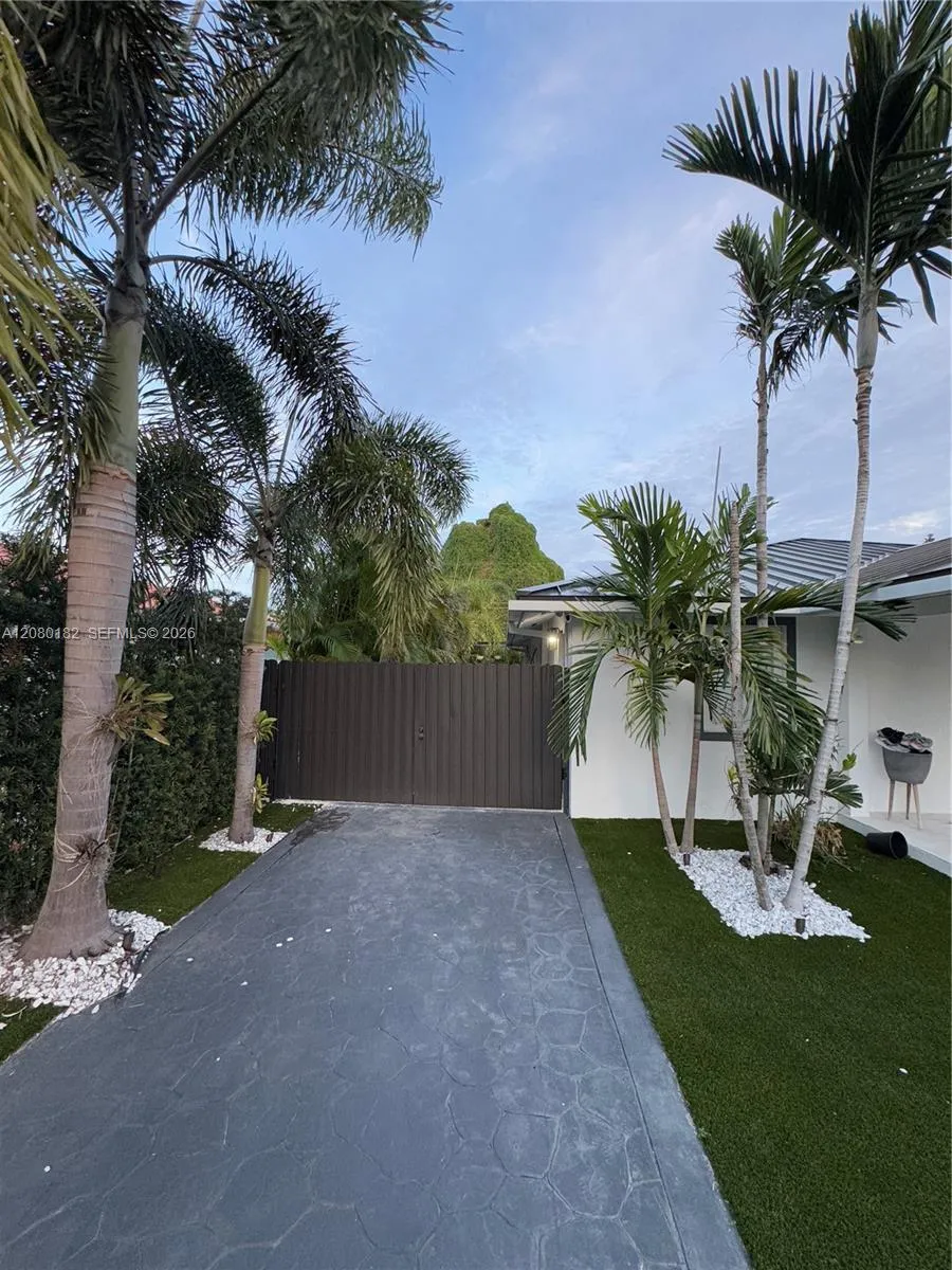 View details of listing 4171 SW 99th Court SIDE, Miami, FL 33165 Miami with MLS#