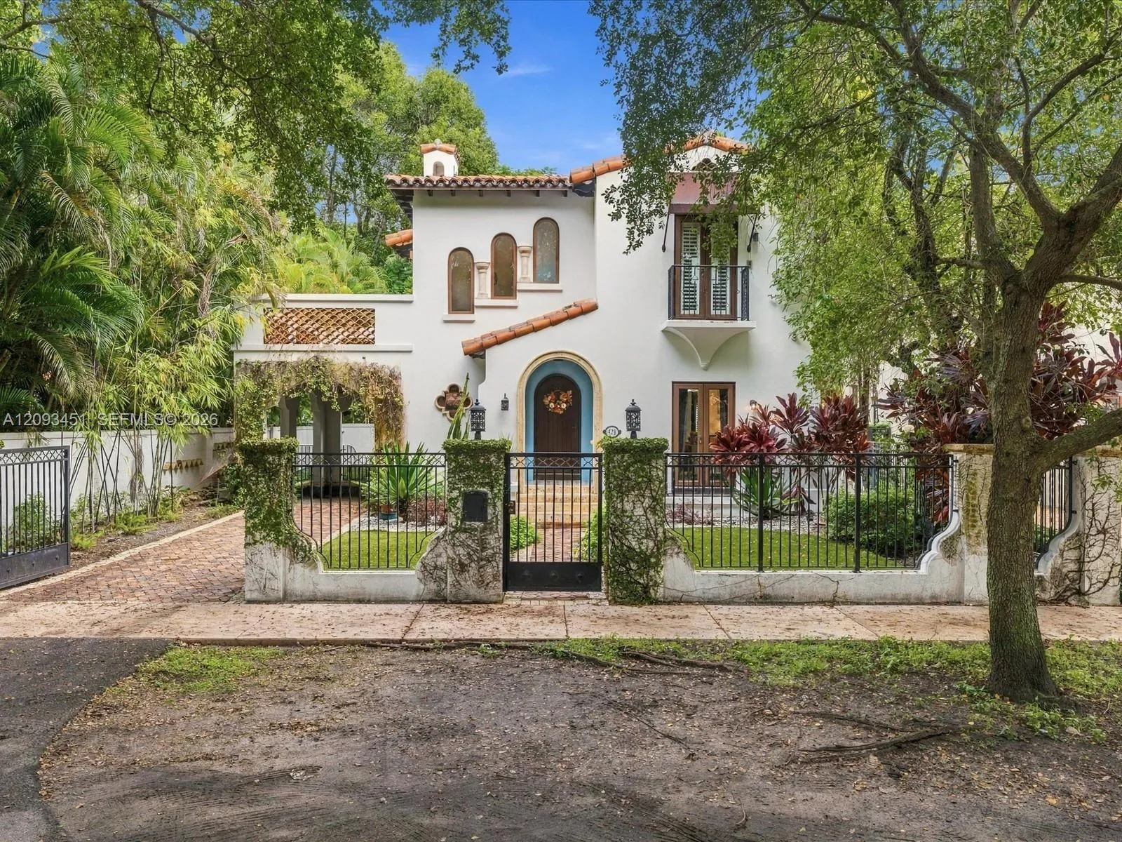 View details of listing 421 Sarto Avenue, Coral Gables, FL 33134 Coral Gables with MLS#