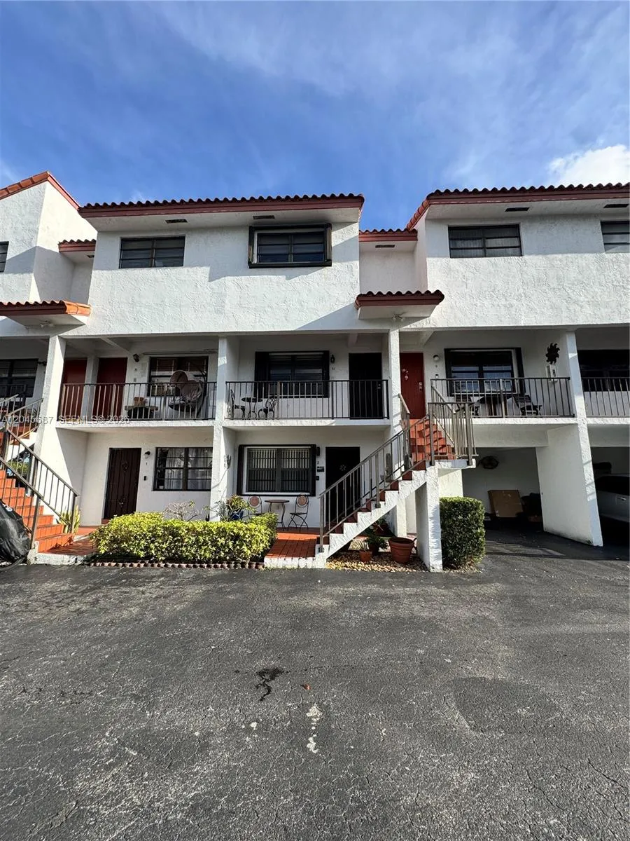 View details of listing 421 Swallow Drive 10, Miami Springs, FL 33166 Miami Springs with MLS#