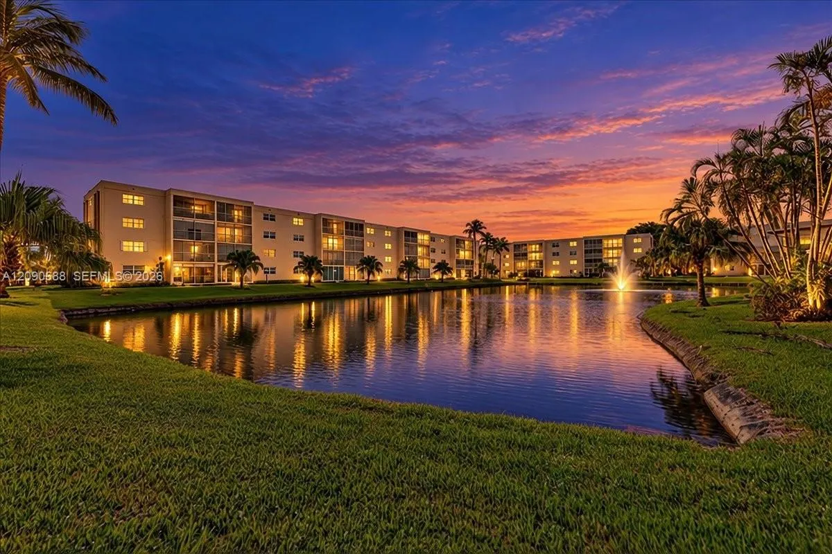 View details of listing 424 SE 10th Street 104, Dania Beach, FL 33004 Dania Beach with MLS# 
