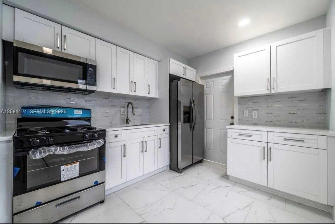 Listing  425 NW 14th Way, Fort Lauderdale, FL 33311, Fort Lauderdale, FL 33311