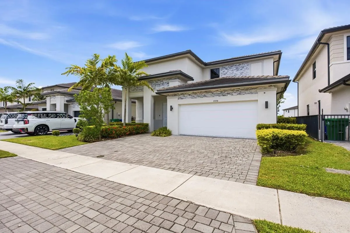View details of listing 4308 SW 173rd Avenue, Miramar, FL 33029 Miramar with MLS#
