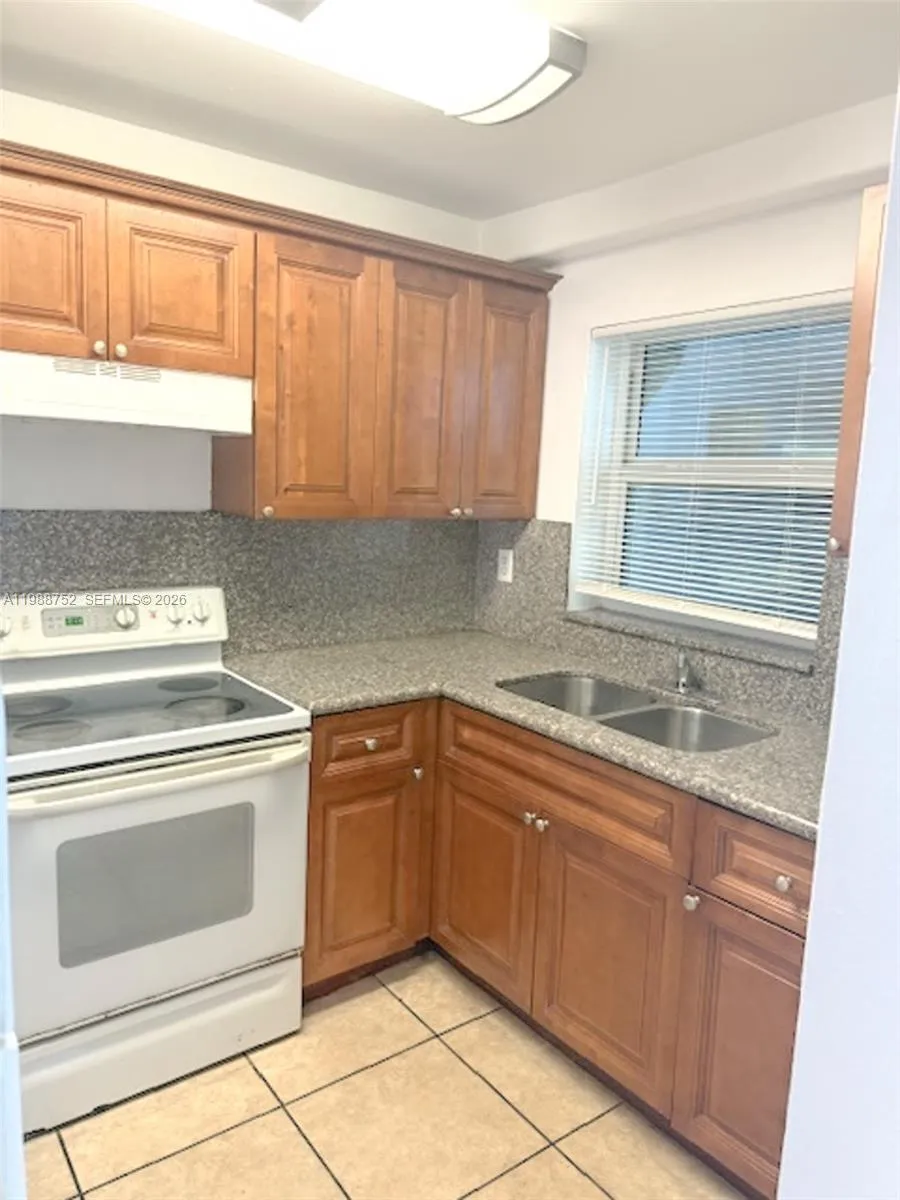View details of listing 4415 W 10th Lane 14, Hialeah, FL 33012 Hialeah with MLS# 