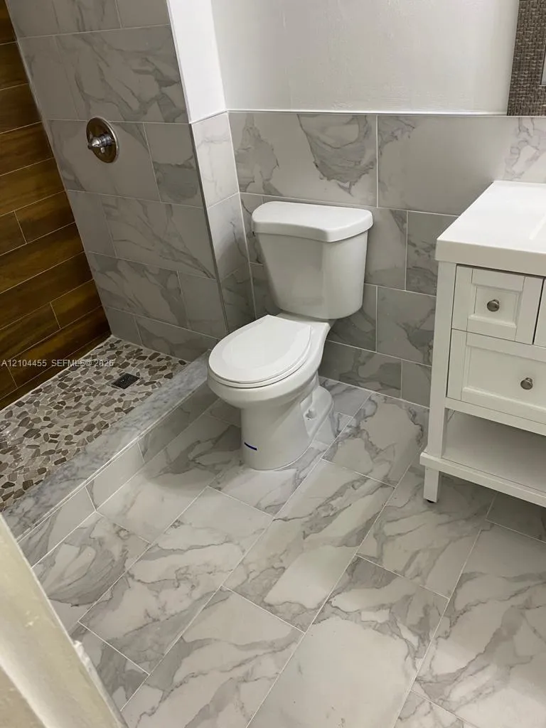 View details of listing 4450 NW 79th Avenue 1C, Doral, FL 33166 Doral with MLS#