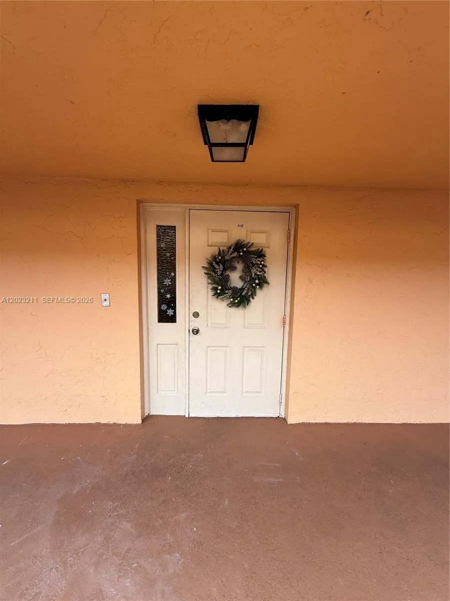 View details of listing 450 Commodore Drive 306, Plantation, FL 33325 Plantation with MLS# 
