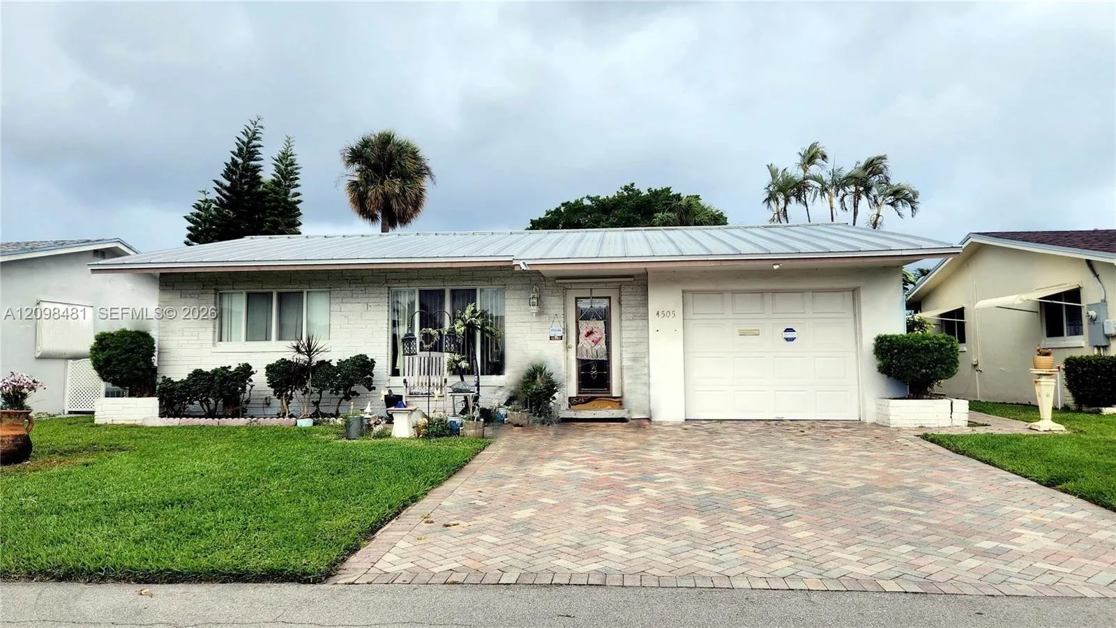 View details of listing 4505 NW 43rd Terrace, Tamarac, FL 33319 Tamarac with MLS#