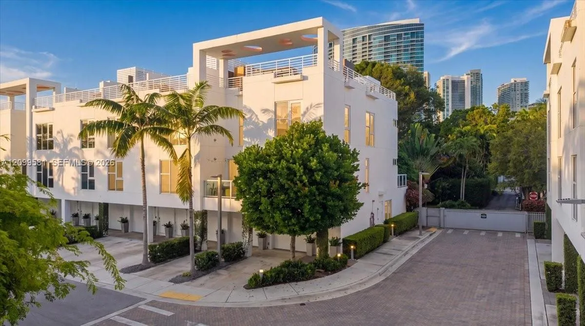 Listing  455 NE 39th Street 202, Miami, FL 33137, Miami, FL 33137