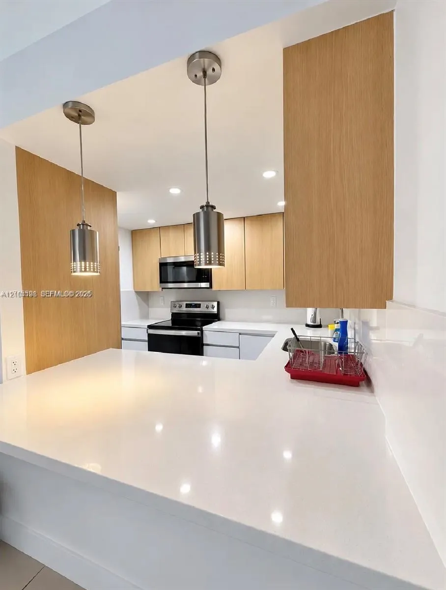 Listing  4550 NW 9th Street 102E, Miami, FL 33126, Miami, FL 33126