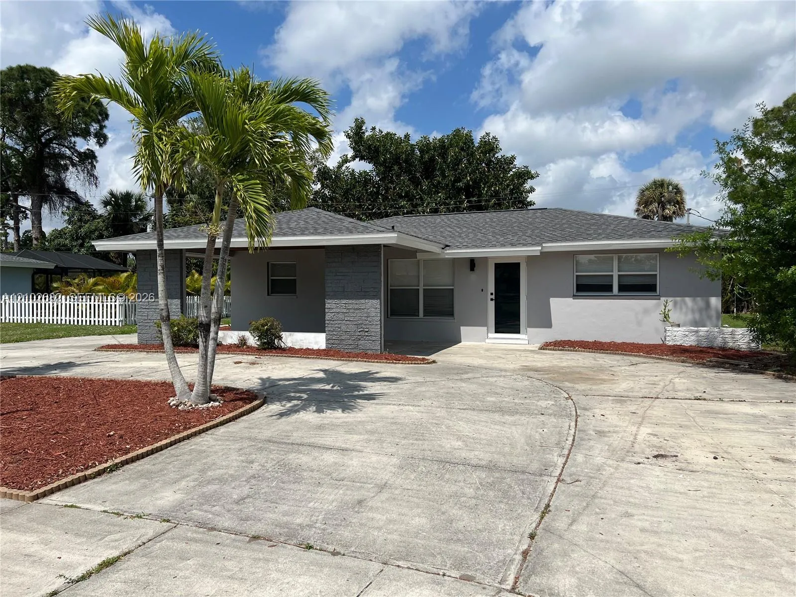 View details of listing 4562 Tennyson Drive, North Fort Myers, FL North Fort Myers with MLS#