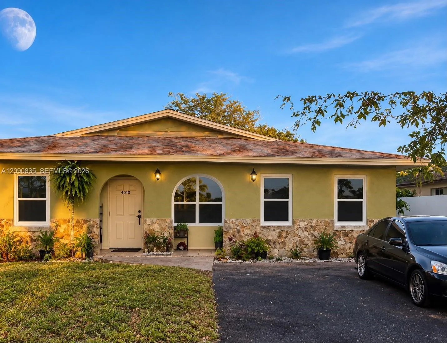 View details of listing 4610 SW 43rd Terrace, Dania Beach, FL 33314 Dania Beach with MLS# 