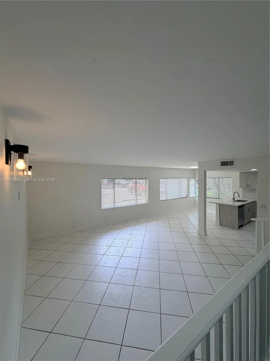 View details of listing 4705 SW 62nd Avenue 104, Davie, FL 33314 Davie with MLS#