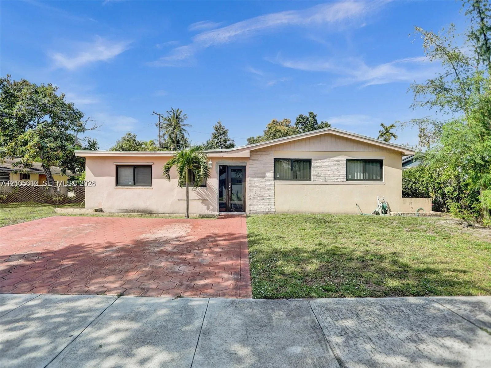 Listing  471 NE 180th Drive, North Miami Beach, FL 33162, North Miami Beach, FL 33162